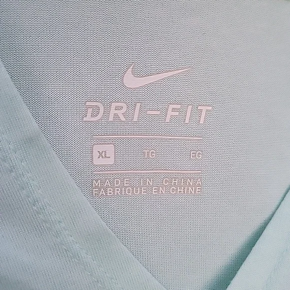 Nike Dri-Fit Performance Hoodie - Picture 16 of 17